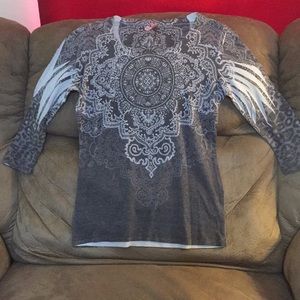 Quarter sleeve T-shirt